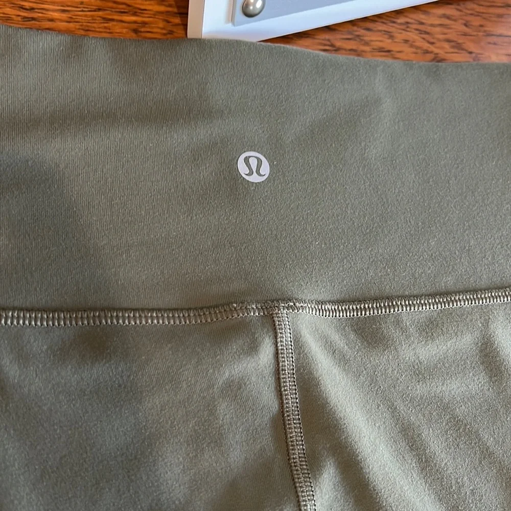 Lululemon - Picture 1 of 6